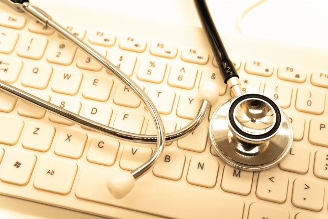 内製化かアウトソーシングかを判断する5つのポイント