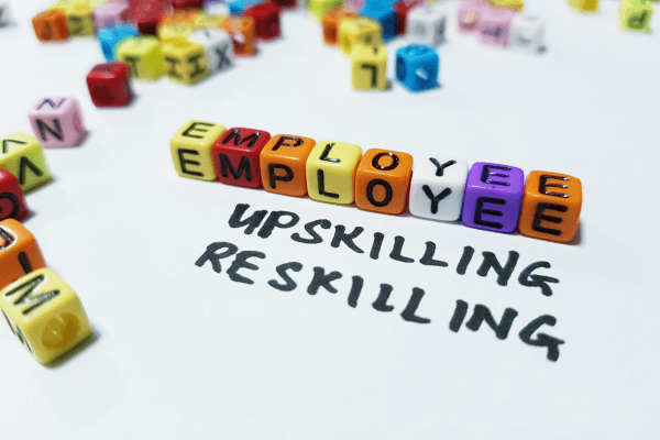 リスキリングにおすすめのIT講座5選